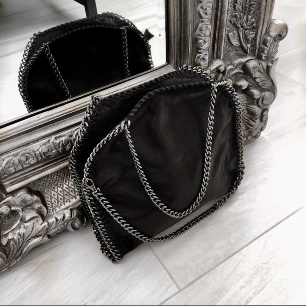 (Re-Posh) 🆕 Stella 2.0 Black Chain Purse